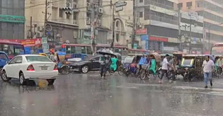 হঠাৎ ঝুম বৃষ্টিতে ভোগান্তিতে নগরবাসী
