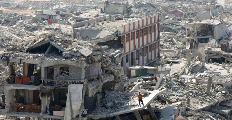 গাজায় হত্যাযজ্ঞ চলতেই, পাঁচ ফিলিস্তিনি বন্দিকে মুক্তি দিল ইসরায়েল