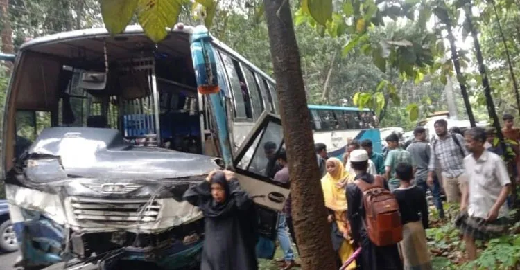 কক্সবাজারে সড়ক দুর্ঘটনায় একই পরিবারের ৫ জন নিহত, আহত ২