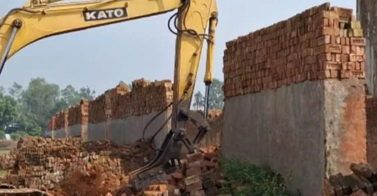 সাভারে অবৈধ ইটভাটায় অভিযান, ৬ লাখ টাকা জরিমানা