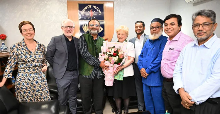 ঢাবি উপাচার্যের সঙ্গে আয়ারল্যান্ডের রাষ্ট্রদূত ও উত্তর আয়ারল্যান্ডের প্রথম পুলিশ ন্যায়পালের সৌজন্য সাক্ষাৎ