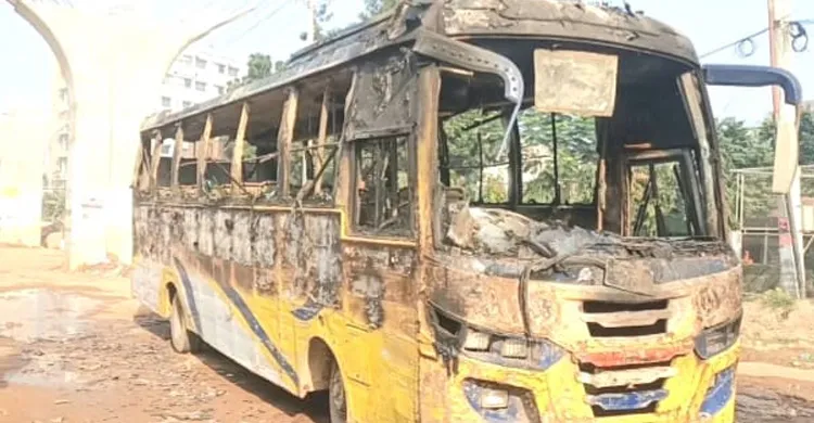 আশুলিয়ায় সড়কের পাশে পার্কিং করা বাসে আগুন