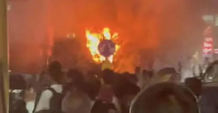 ধোলাইপাড়ে যাত্রীবাহী বাসে আগুন