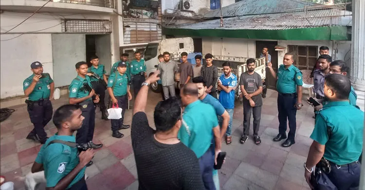 সাবেক শিক্ষামন্ত্রী নওফেলের বাসায় অভিযান, আটক ৭