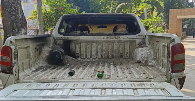 গোপালগঞ্জে গণপূর্ত বিভাগ ও গ্রামীণ ব্যাংকে পেট্রোল বোমা হামলা