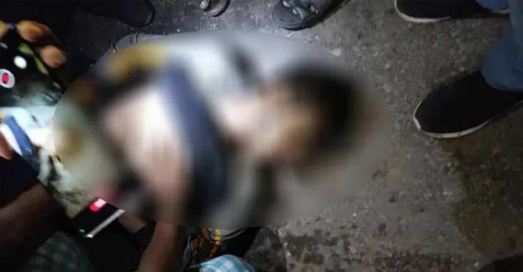 মিরপুরে পার্কিং করা বাসে অগ্নিসংযোগ, ধাওয়া খেয়ে যুবকের মৃত্যু