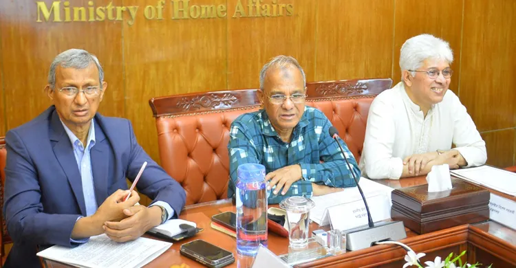 হাসিনার মৃত্যুদণ্ডের রায় নিয়ে দেশে অস্থিরতা নেই: স্বরাষ্ট্র উপদেষ্টা