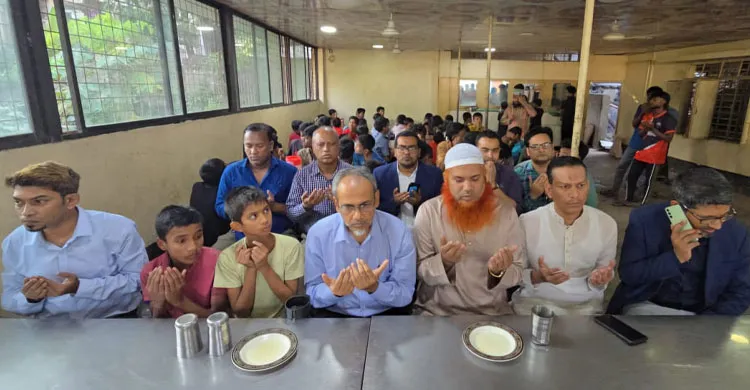 তারেক রহমানের জন্মদিনে সলিমুল্লাহ এতিমখানায় বিশেষ দোয়া ও খাবার বিতরণ