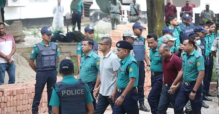 ১৩ সেনা কর্মকর্তাকে ট্রাইব্যুনালে হাজির, নিরাপত্তা জোরদার