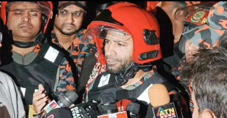 কড়াইল বস্তিতে ভয়াবহ অগ্নিকাণ্ডে ১,৫০০ ঘর পুড়ে ছাই