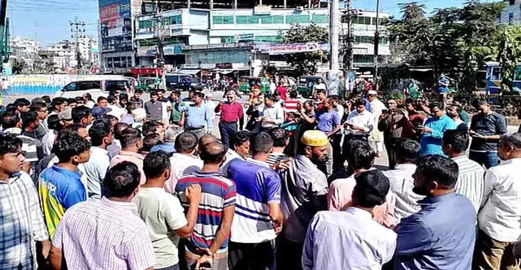 এনসিটি ইজারা সিদ্ধান্তে চট্টগ্রাম বন্দরের তিন প্রবেশপথ অবরোধ