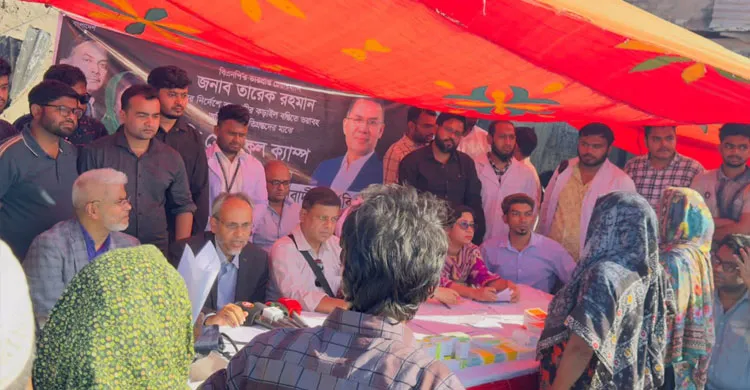 কড়াইল বস্তিতে অগ্নিকাণ্ডের ক্ষতিগ্রস্তদের জন্য বিএনপির হেলথ ক্যাম্পে ১২০০ জনকে চিকিৎসাসেবা