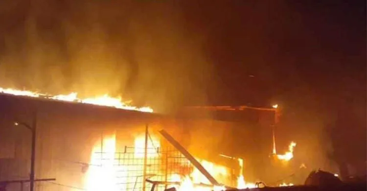 রাজধানীর মগবাজার ও তেজগাঁওয়ে আগুন