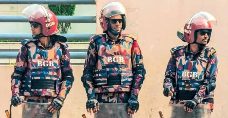 এভারকেয়ার হাসপাতালের সামনে বিজিবি মোতায়েন