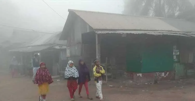 ঘন কুয়াশা ও শীতের তীব্রতায় কুড়িগ্রামে জনজীবন স্থবির