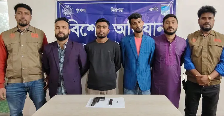 আশুলিয়ায় গোলাগুলির পর পিস্তলসহ গ্রেপ্তার চার