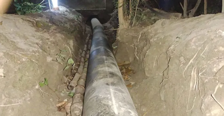 রূপগঞ্জে নারীর বসতবাড়ীতে ফের ড্রেজার পাইপ স্থাপন