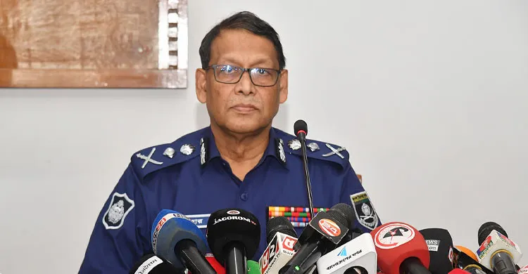 আইজিপির অপসারণ দাবি নিয়ে নানা আলোচনা