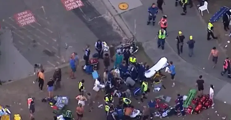 অস্ট্রেলিয়ার বন্ডি সমুদ্র সৈকতে বন্দুক হামলা, নিহত অন্তত ১০