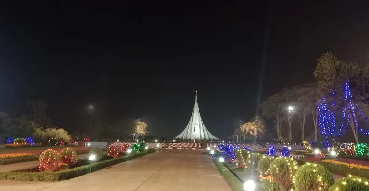 বর্ণিল আলোকসজ্জায় ঝলমল জাতীয় স্মৃতিসৌধ