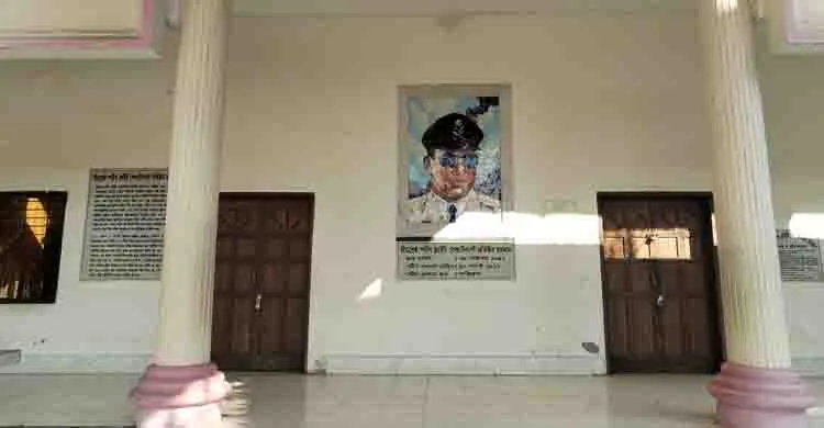 অযত্নে পড়ে আছে বীরশ্রেষ্ঠ মতিউরের জাদুঘর, রাতে মাদকসেবীদের আড্ডা