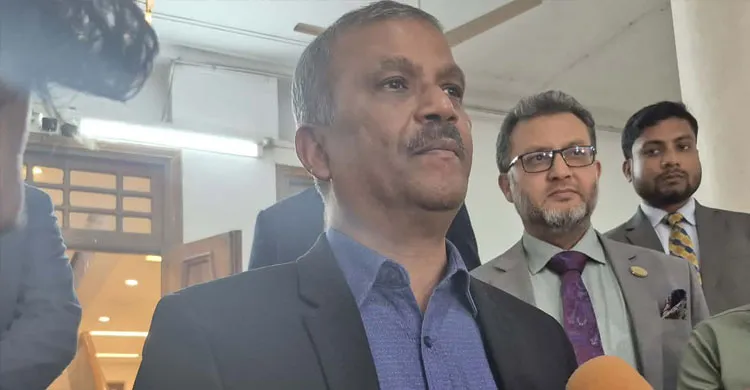 সন্ত্রাসীদের জামিন নিয়ে প্রধান বিচারপতির কাছে উদ্বেগ জানিয়েছেন আইন উপদেষ্টা