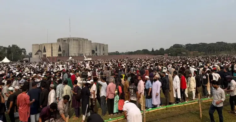 হাদির জানাজা শেষে সংসদ ভবনে জোর করে প্রবেশের চেষ্টা করছিল কারা