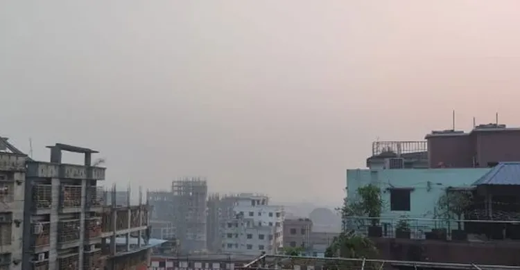 কুয়াশায় শুরু ঢাকার সকাল, তাপমাত্রা প্রায় অপরিবর্তিত