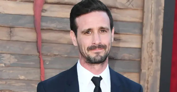 অভিনেতা জেমস রেনসোনের রহস্যজনক মৃত্যু