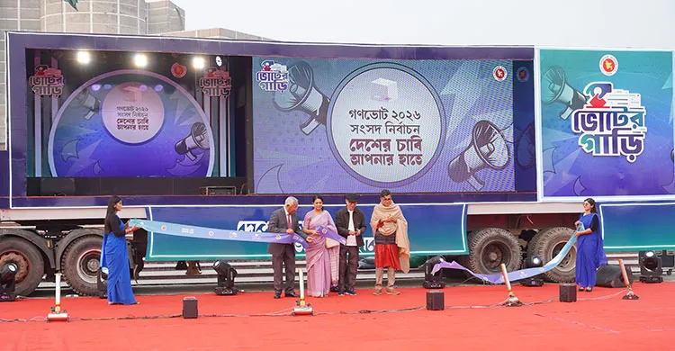 যাত্রা শুরু করলো ভোটের গাড়ি ‘সুপার ক্যারাভান’