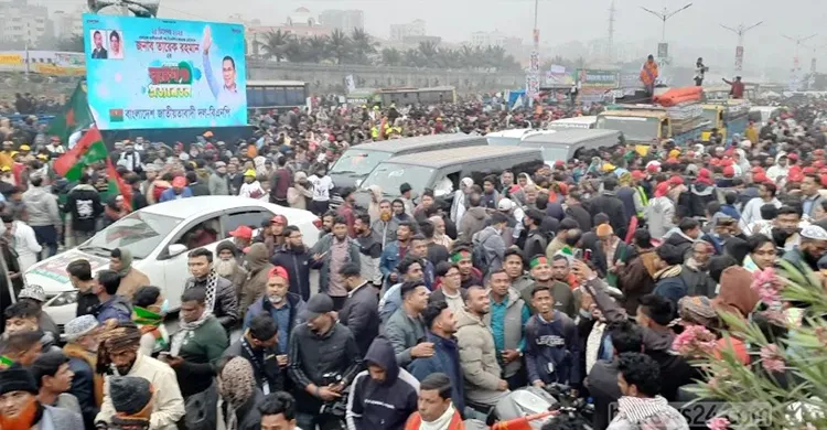 বসুন্ধরার ৩০০ ফিট সড়ক জনসমুদ্রে পরিণত