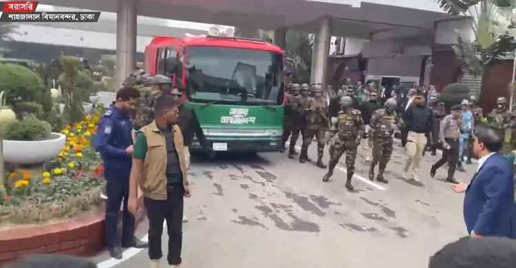 কড়া নিরাপত্তায় বিমানবন্দর ত্যাগ করলেন তারেক রহমান