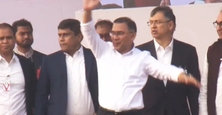 সংবর্ধনা মঞ্চে বক্তব্য রাখছেন তারেক রহমান