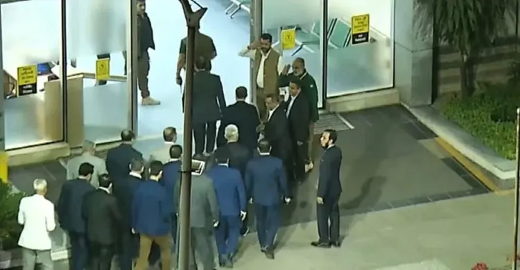 মায়ের টানে এভারকেয়ার হাসপাতালে তারেক রহমান