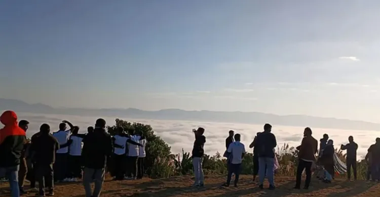 বড়দিনের ছুটিতে সাজেকে পর্যটকের ঢল, হোটেল, রিসোর্টে কক্ষ সংকট