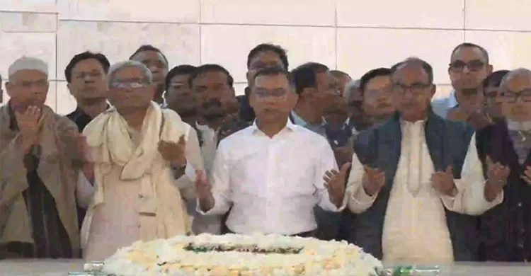 ১৯ বছর পর বাবার কবর জিয়ারত করলেন তারেক রহমান