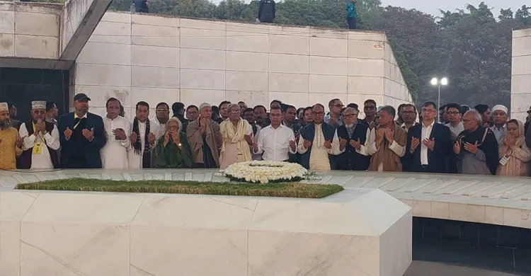 ১৯ বছর পর বাবার কবর জিয়ারত করলেন তারেক রহমান