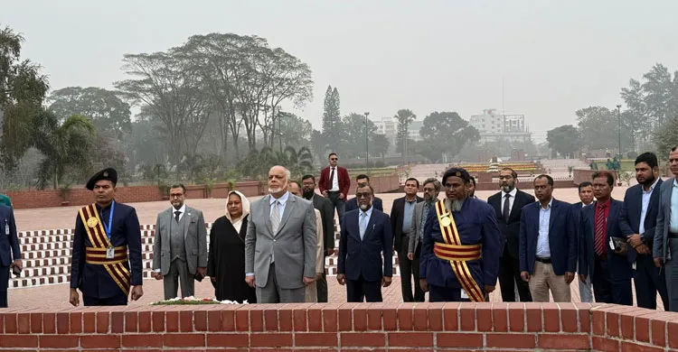 জাতীয় স্মৃতিসৌধে নবনিযুক্ত প্রধান বিচারপতির শ্রদ্ধা নিবেদন