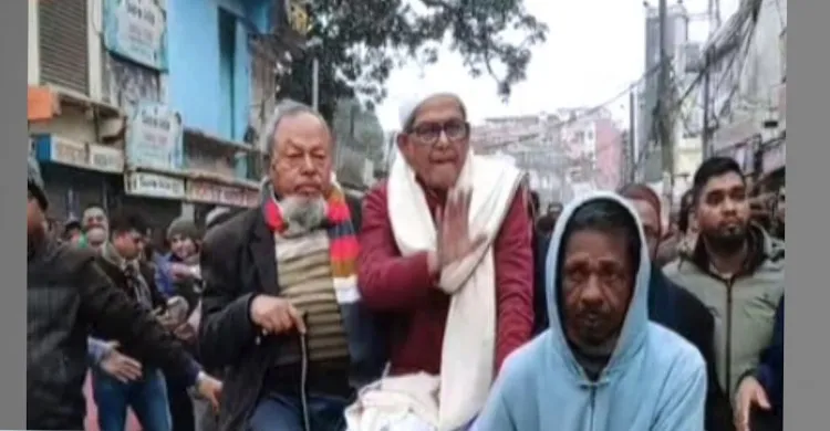 রিকশায় চড়ে মনোনয়নপত্র জমা দিলেন মির্জা ফখরুল