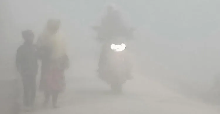 সন্ধ্যার পর থেকে কুয়াশা বৃষ্টি সারাদেশে হাড় কাঁপানো শীত