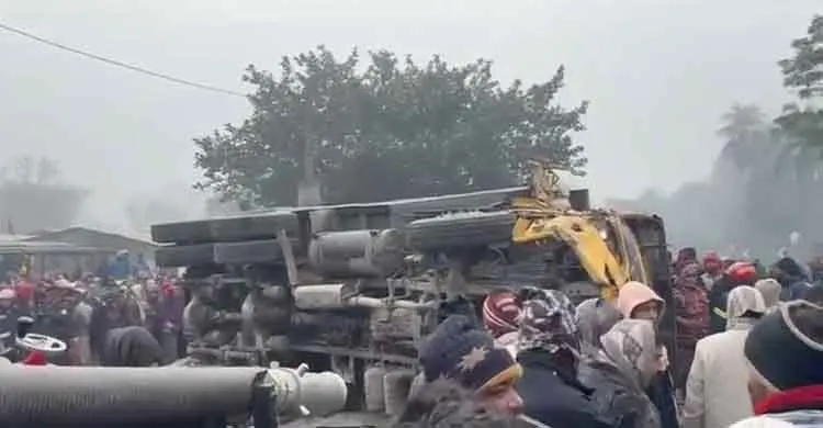 রাজশাহীতে নিয়ন্ত্রণ হারিয়ে বাজারে বালুর ট্রাক, নিহত ৪