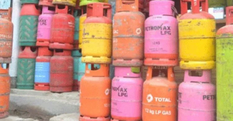 নির্ধারিত মূল্যে নরসিংদীতে পাওয়া যাচ্ছে না সিলিন্ডার গ্যাস
