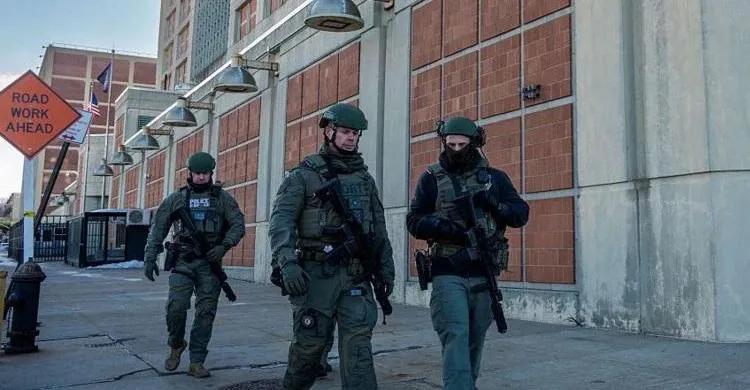 পৃথিবীর নরক খ্যাত কারাগারে ভেনিজুয়েলার প্রেসিডেন্টকে রাখা হয়েছে