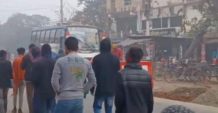 কুড়িগ্রামে তীব্র শীত ও ঘন কুয়াশায় জনজীবন বিপর্যস্ত