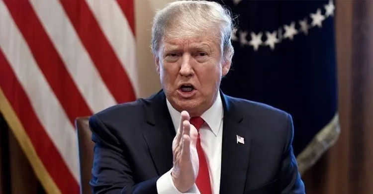 ট্রাম্পের কড়া হুঁশিয়ারি: ইরানে বিক্ষোভকারীর মৃত্যু হলে ‘শক্ত প্রতিক্রিয়া’