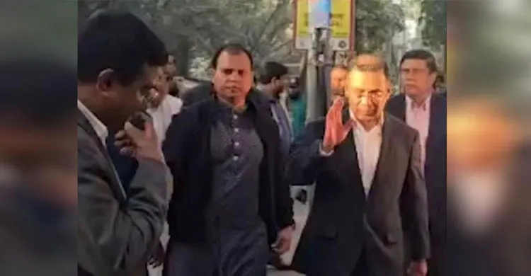 হেঁটে গুলশান কার্যালয়ে গেলেন তারেক রহমান