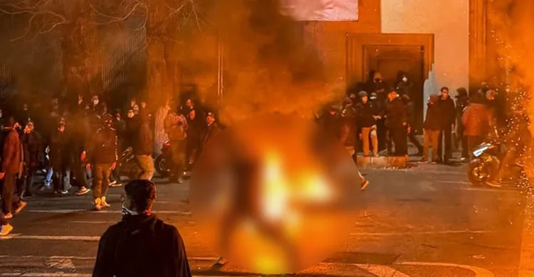 হাসপাতালে 'লাশের স্তুপ', চিকিৎসা দিতে হিমশিম খাচ্ছেন চিকিৎসকেরা