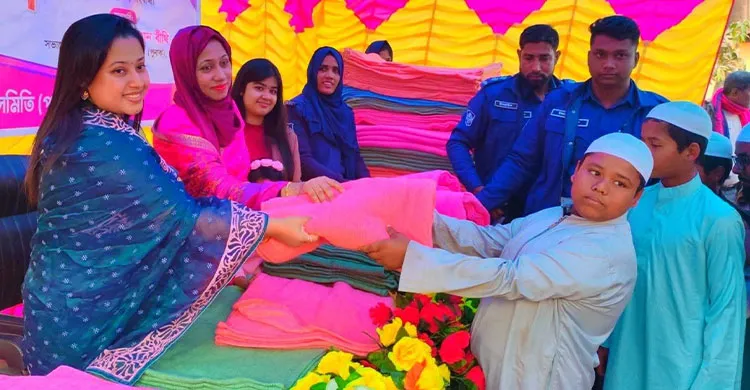 গোবিন্দগঞ্জে পুনাকের উদ্যোগে এতিম শিশুদের মাঝে শীতবস্ত্র বিতরণ