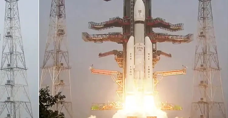 ১৬ স্যাটেলাইট নিয়ে ছিটকে পড়ল ভারতের রকেট