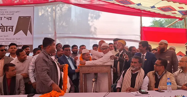 বিএনপিতে যোগ দিলেন আওয়ামী লীগের শতাধিক নেতাকর্মী